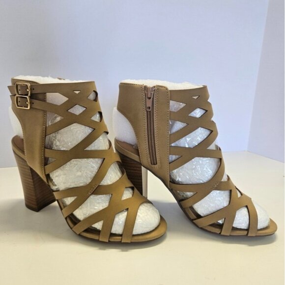 Women Size 10 Dressy Open Toe Ankle Strap Heeled Sandals Color Sand Laser Cut - Picture 3 of 8